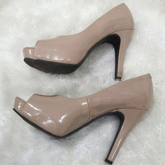 9 & Co. Nude Peep Toe Pumps - Picture 3 of 7